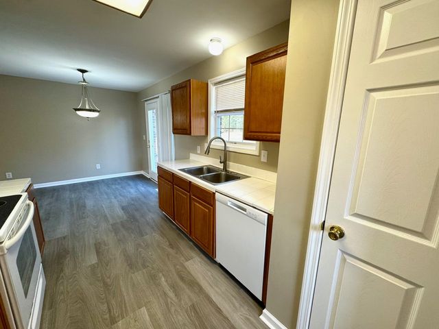 828 Mulberry Dr, Columbia, TN 38401