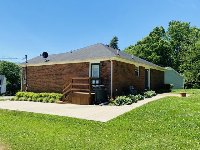 828 Mulberry Dr, Columbia, TN 38401