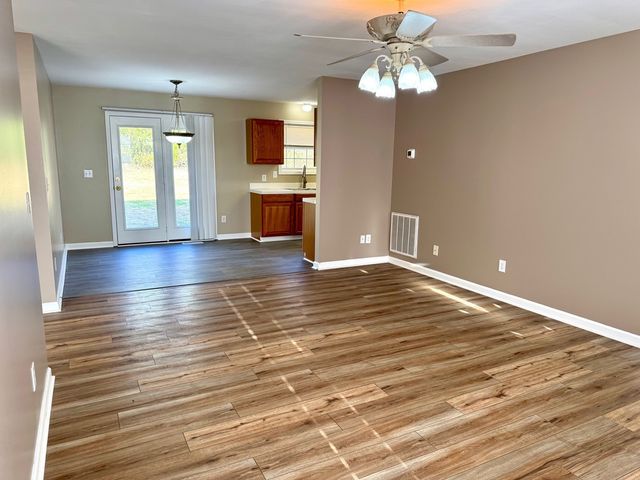 828 Mulberry Dr, Columbia, TN 38401
