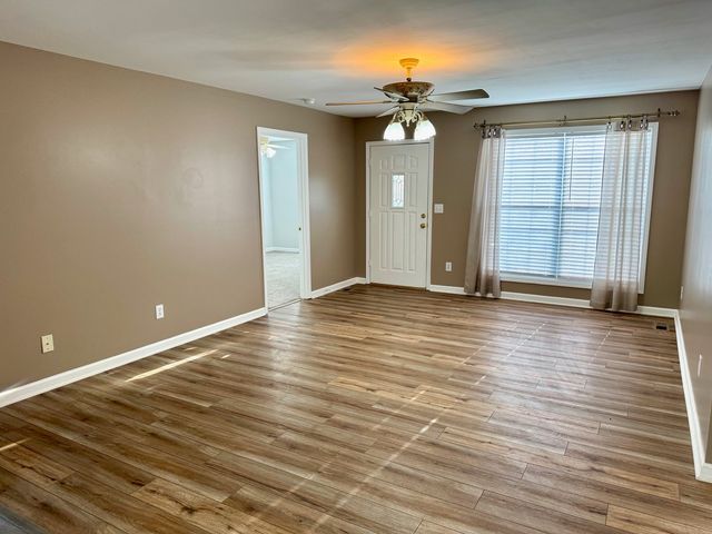 828 Mulberry Dr, Columbia, TN 38401