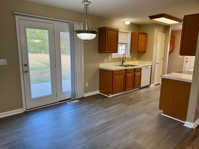 828 Mulberry Dr, Columbia, TN 38401