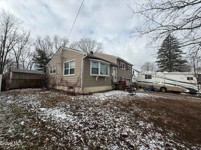 6 Carleton Court, Glens Falls, NY 12801