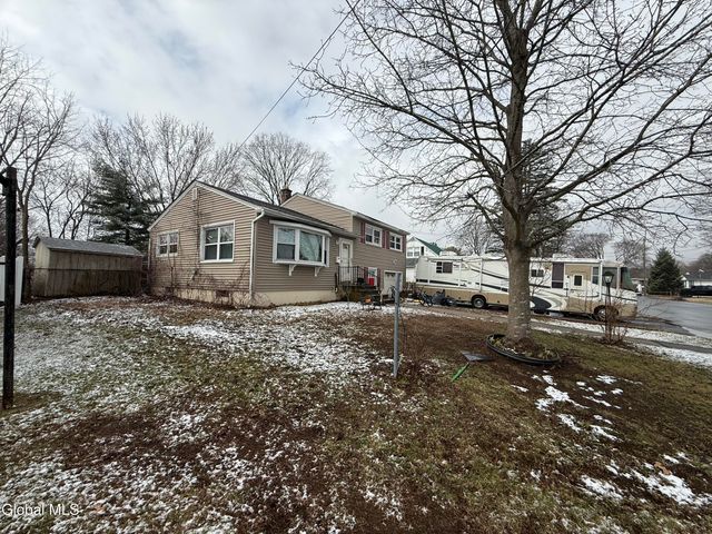 6 Carleton Court, Glens Falls, NY 12801