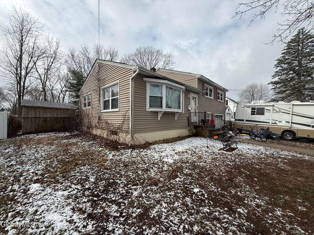 6 Carleton Court, Glens Falls, NY 12801
