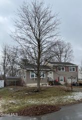 6 Carleton Court, Glens Falls, NY 12801