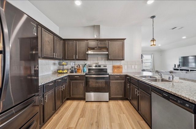 900 Sapphire Drive, Princeton, TX 75407