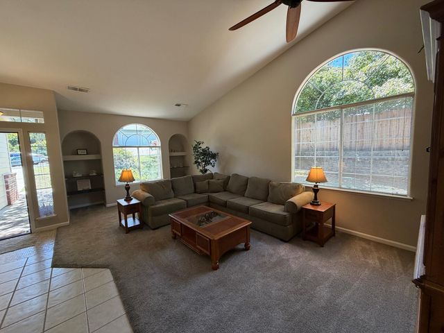 1484 Radcliffe Way, Auburn, CA 95603