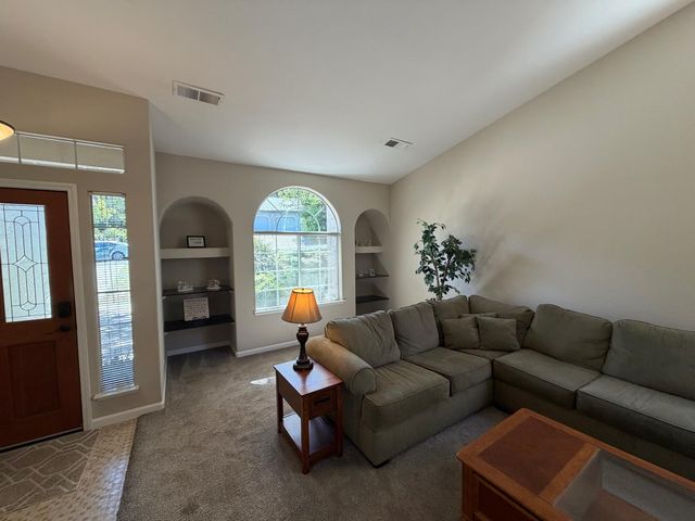 1484 Radcliffe Way, Auburn, CA 95603