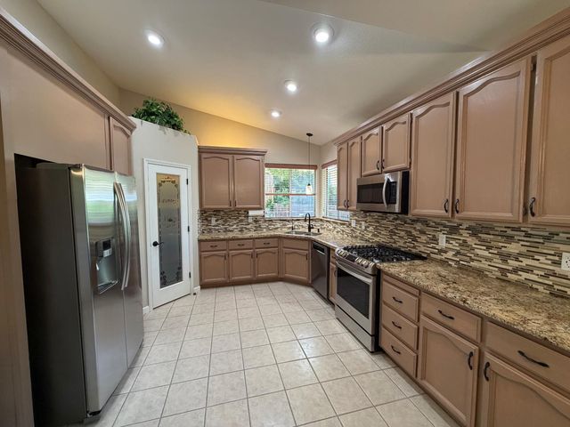 1484 Radcliffe Way, Auburn, CA 95603