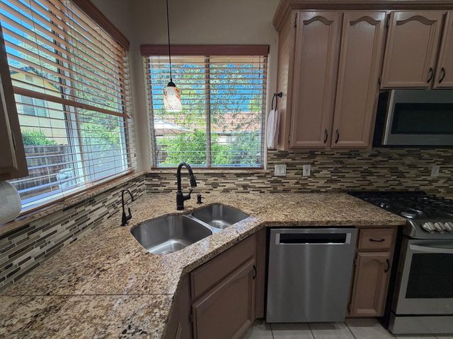 1484 Radcliffe Way, Auburn, CA 95603