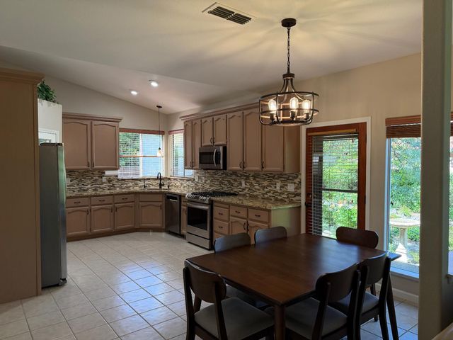1484 Radcliffe Way, Auburn, CA 95603
