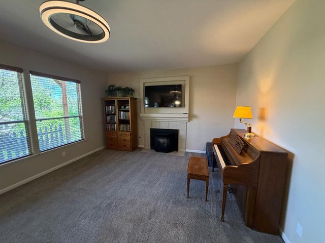 1484 Radcliffe Way, Auburn, CA 95603