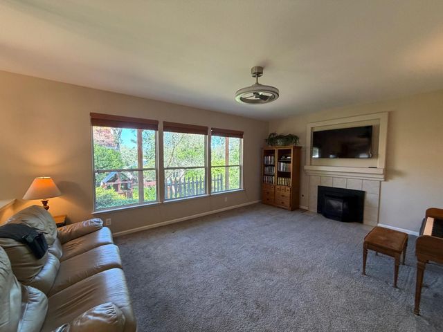1484 Radcliffe Way, Auburn, CA 95603