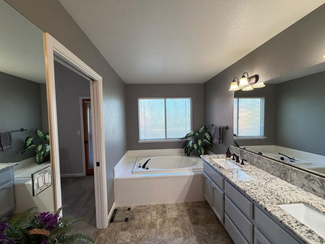 1484 Radcliffe Way, Auburn, CA 95603