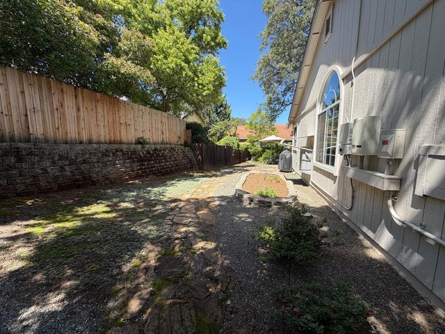 1484 Radcliffe Way, Auburn, CA 95603