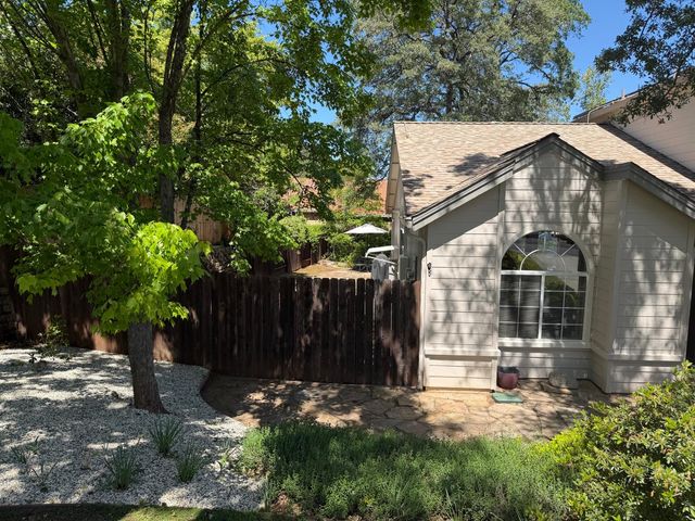 1484 Radcliffe Way, Auburn, CA 95603