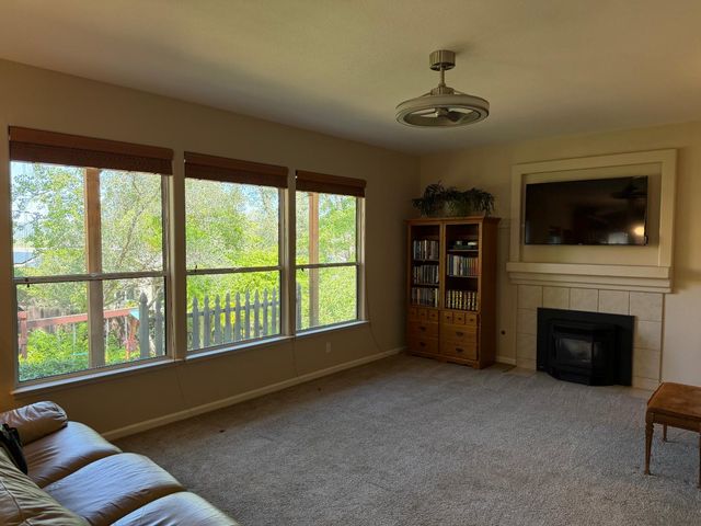 1484 Radcliffe Way, Auburn, CA 95603