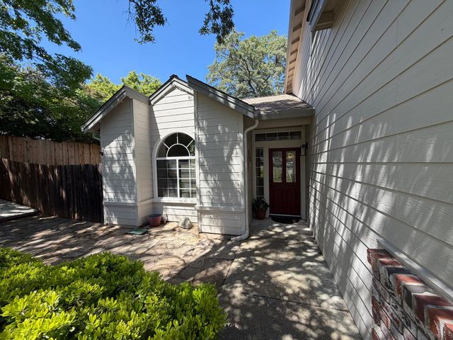 1484 Radcliffe Way, Auburn, CA 95603