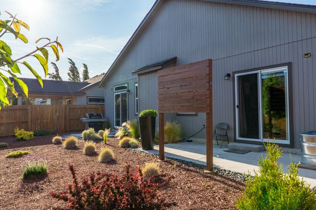 3646 SW Obsidian Place, Redmond, OR 97756