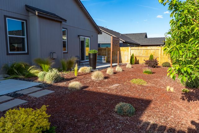 3646 SW Obsidian Place, Redmond, OR 97756