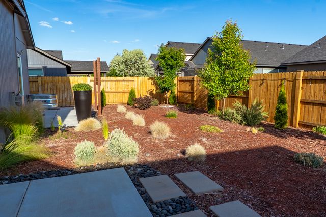 3646 SW Obsidian Place, Redmond, OR 97756