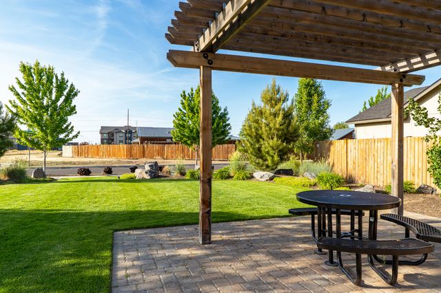 3646 SW Obsidian Place, Redmond, OR 97756
