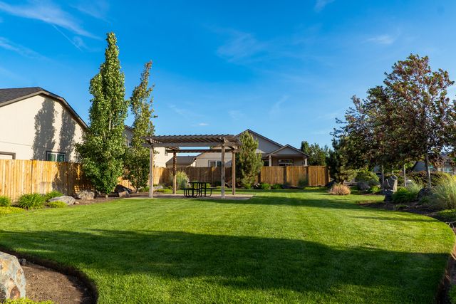 3646 SW Obsidian Place, Redmond, OR 97756