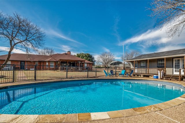 208 Catawba Road, Waxahachie, TX 75165