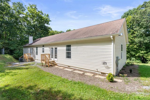 47 Red Valley Road, Penrose, NC 28766