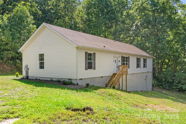 47 Red Valley Road, Penrose, NC 28766