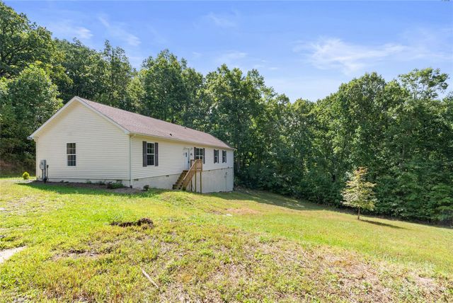 47 Red Valley Road, Penrose, NC 28766