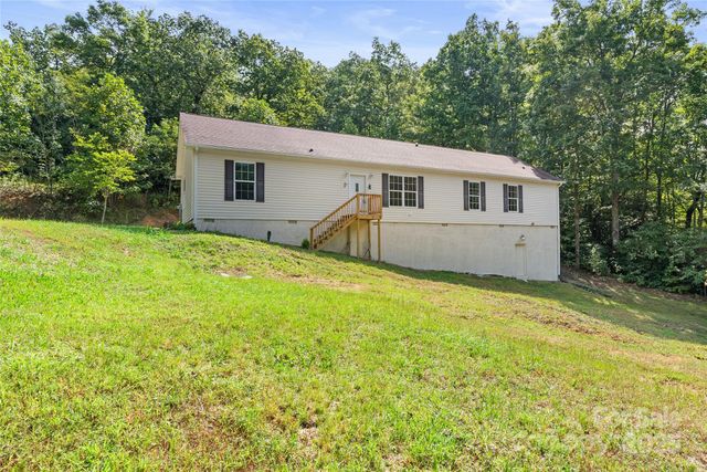 47 Red Valley Road, Penrose, NC 28766