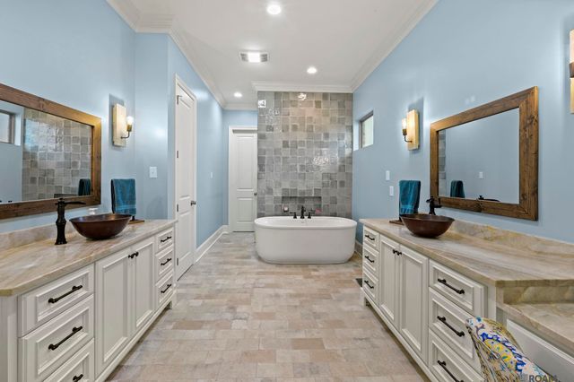 36528 Royal Oak Dr, Prairieville, LA 70769