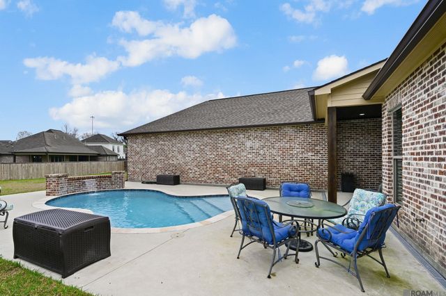 36528 Royal Oak Dr, Prairieville, LA 70769