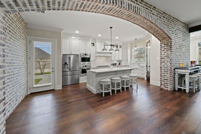 36528 Royal Oak Dr, Prairieville, LA 70769