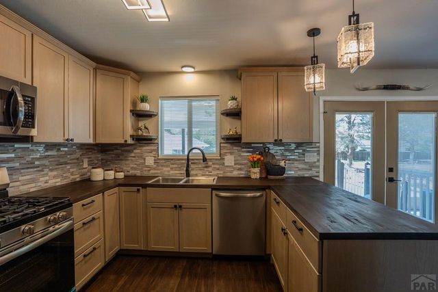 1327 Terry Cir, Pueblo, CO 81005