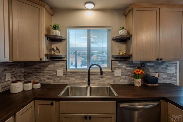 1327 Terry Cir, Pueblo, CO 81005