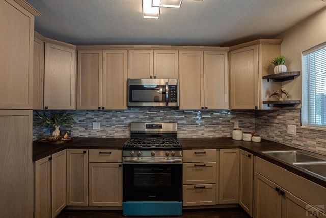 1327 Terry Cir, Pueblo, CO 81005