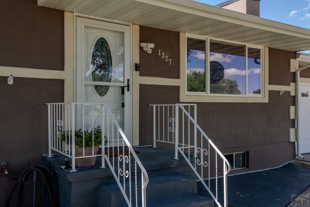 1327 Terry Cir, Pueblo, CO 81005