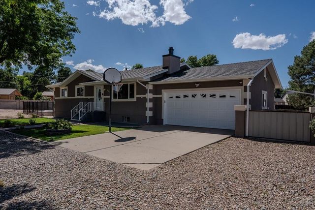 1327 Terry Cir, Pueblo, CO 81005