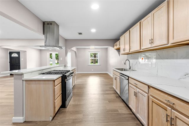 702 Austrian Road, Grand Prairie, TX 75050