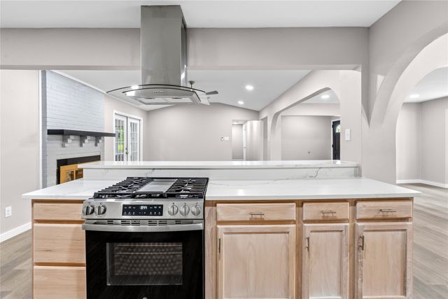702 Austrian Road, Grand Prairie, TX 75050