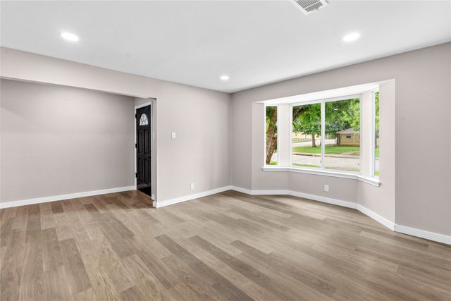 702 Austrian Road, Grand Prairie, TX 75050