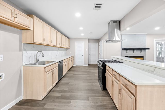 702 Austrian Road, Grand Prairie, TX 75050