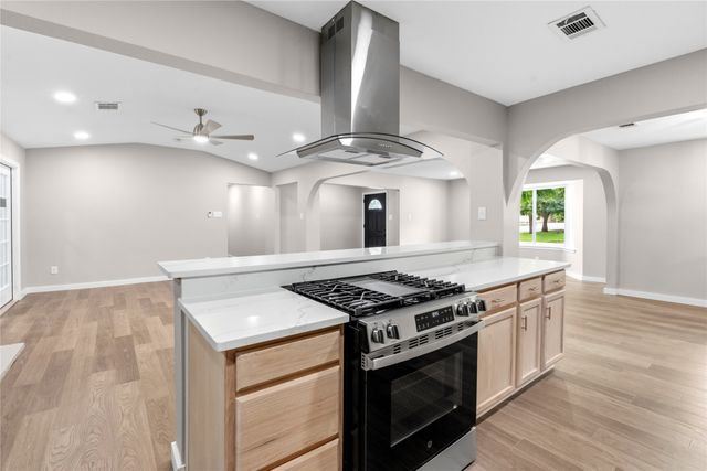 702 Austrian Road, Grand Prairie, TX 75050