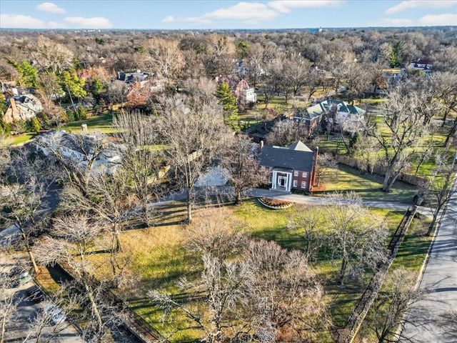 5353 Sunset Drive, Kansas City, MO 64112