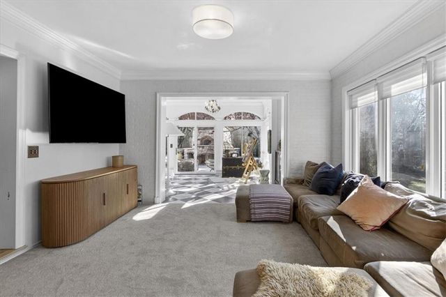 5353 Sunset Drive, Kansas City, MO 64112