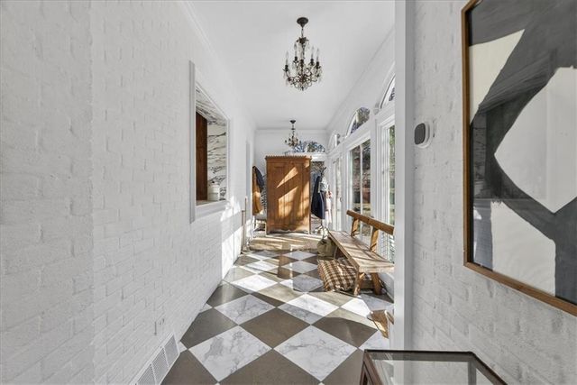 5353 Sunset Drive, Kansas City, MO 64112