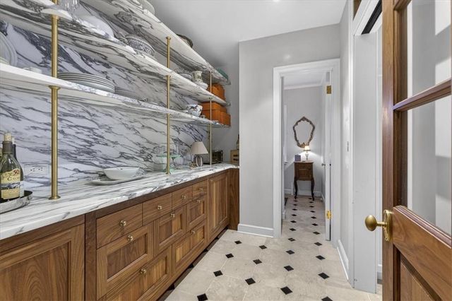 5353 Sunset Drive, Kansas City, MO 64112