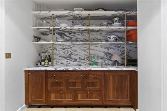 5353 Sunset Drive, Kansas City, MO 64112